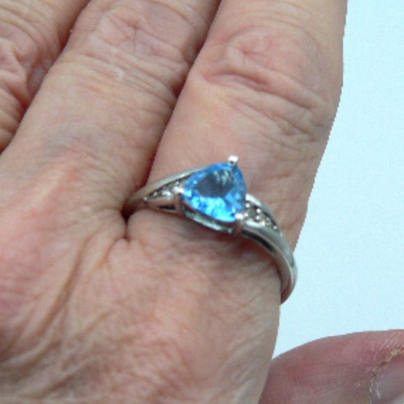Sz 8 Genuine Electric Blue Topaz (Trl) Ring NWOT - Picture 5 of 6